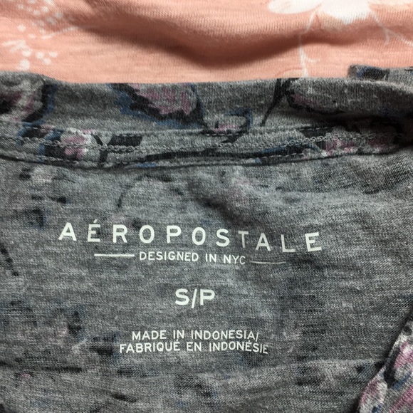 Two Pretty Floral Short Sleeve Tees Size S/P - Picture 7 of 8